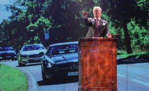 27-03-2015 SHOWBIZZ; STICHTING HULPHOND HAALT MEGA BEDRAG VAN �539.000.00 OP. Hulphond Nederland bestaat al 30 jaar. Nu was er weer een groot gala feest in Studio 21 te Hilversum. Vele prominenten waren gekomen uit zakelijk NL. Veiling meester JOB UBBENS wist met 15 kavels een mega bedrag op te halen waar HULPHOND NL weer mooie dingen mee kan gaan doen.
foto: Albert den Iseger