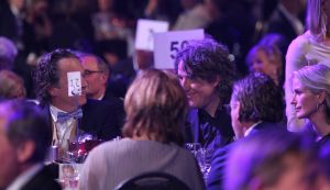 27-03-2015 SHOWBIZZ; STICHTING HULPHOND HAALT MEGA BEDRAG VAN �539.000.00 OP. Hulphond Nederland bestaat al 30 jaar. Nu was er weer een groot gala feest in Studio 21 te Hilversum. Vele prominenten waren gekomen uit zakelijk NL. Veiling meester JOB UBBENS wist met 15 kavels een mega bedrag op te halen waar HULPHOND NL weer mooie dingen mee kan gaan doen.
foto: Albert den Iseger