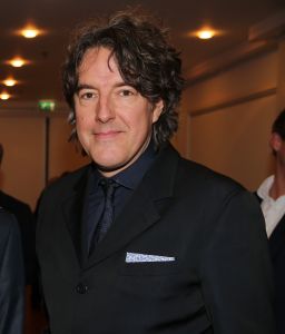 27-03-2015 SHOWBIZZ; STICHTING HULPHOND HAALT MEGA BEDRAG VAN �539.000.00 OP. Hulphond Nederland bestaat al 30 jaar. Nu was er weer een groot gala feest in Studio 21 te Hilversum. Vele prominenten waren gekomen uit zakelijk NL. Veiling meester JOB UBBENS wist met 15 kavels een mega bedrag op te halen waar HULPHOND NL weer mooie dingen mee kan gaan doen.
foto: Albert den Iseger