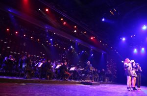 27-03-2015 SHOWBIZZ; STICHTING HULPHOND HAALT MEGA BEDRAG VAN �539.000.00 OP. Hulphond Nederland bestaat al 30 jaar. Nu was er weer een groot gala feest in Studio 21 te Hilversum. Vele prominenten waren gekomen uit zakelijk NL. Veiling meester JOB UBBENS wist met 15 kavels een mega bedrag op te halen waar HULPHOND NL weer mooie dingen mee kan gaan doen.
foto: Albert den Iseger