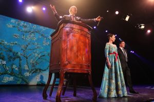 27-03-2015 SHOWBIZZ; STICHTING HULPHOND HAALT MEGA BEDRAG VAN �539.000.00 OP. Hulphond Nederland bestaat al 30 jaar. Nu was er weer een groot gala feest in Studio 21 te Hilversum. Vele prominenten waren gekomen uit zakelijk NL. Veiling meester JOB UBBENS wist met 15 kavels een mega bedrag op te halen waar HULPHOND NL weer mooie dingen mee kan gaan doen.
foto: Albert den Iseger