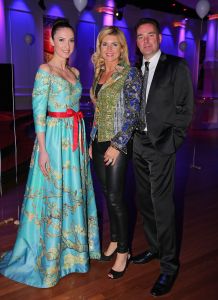27-03-2015 SHOWBIZZ; STICHTING HULPHOND HAALT MEGA BEDRAG VAN �539.000.00 OP. Hulphond Nederland bestaat al 30 jaar. Nu was er weer een groot gala feest in Studio 21 te Hilversum. Vele prominenten waren gekomen uit zakelijk NL. Veiling meester JOB UBBENS wist met 15 kavels een mega bedrag op te halen waar HULPHOND NL weer mooie dingen mee kan gaan doen.
foto: Albert den Iseger