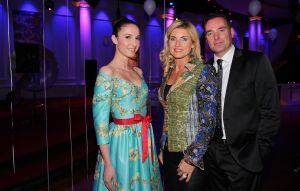 27-03-2015 SHOWBIZZ; STICHTING HULPHOND HAALT MEGA BEDRAG VAN �539.000.00 OP. Hulphond Nederland bestaat al 30 jaar. Nu was er weer een groot gala feest in Studio 21 te Hilversum. Vele prominenten waren gekomen uit zakelijk NL. Veiling meester JOB UBBENS wist met 15 kavels een mega bedrag op te halen waar HULPHOND NL weer mooie dingen mee kan gaan doen.
foto: Albert den Iseger