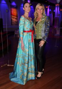 27-03-2015 SHOWBIZZ; STICHTING HULPHOND HAALT MEGA BEDRAG VAN �539.000.00 OP. Hulphond Nederland bestaat al 30 jaar. Nu was er weer een groot gala feest in Studio 21 te Hilversum. Vele prominenten waren gekomen uit zakelijk NL. Veiling meester JOB UBBENS wist met 15 kavels een mega bedrag op te halen waar HULPHOND NL weer mooie dingen mee kan gaan doen.
foto: Albert den Iseger