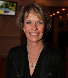 27-03-2015 SHOWBIZZ; STICHTING HULPHOND HAALT MEGA BEDRAG VAN �539.000.00 OP. Hulphond Nederland bestaat al 30 jaar. Nu was er weer een groot gala feest in Studio 21 te Hilversum. Vele prominenten waren gekomen uit zakelijk NL. Veiling meester JOB UBBENS wist met 15 kavels een mega bedrag op te halen waar HULPHOND NL weer mooie dingen mee kan gaan doen.
foto: Albert den Iseger