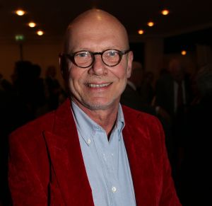 27-03-2015 SHOWBIZZ; STICHTING HULPHOND HAALT MEGA BEDRAG VAN �539.000.00 OP. Hulphond Nederland bestaat al 30 jaar. Nu was er weer een groot gala feest in Studio 21 te Hilversum. Vele prominenten waren gekomen uit zakelijk NL. Veiling meester JOB UBBENS wist met 15 kavels een mega bedrag op te halen waar HULPHOND NL weer mooie dingen mee kan gaan doen.
foto: Albert den Iseger