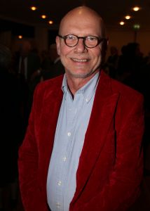 27-03-2015 SHOWBIZZ; STICHTING HULPHOND HAALT MEGA BEDRAG VAN �539.000.00 OP. Hulphond Nederland bestaat al 30 jaar. Nu was er weer een groot gala feest in Studio 21 te Hilversum. Vele prominenten waren gekomen uit zakelijk NL. Veiling meester JOB UBBENS wist met 15 kavels een mega bedrag op te halen waar HULPHOND NL weer mooie dingen mee kan gaan doen.
foto: Albert den Iseger