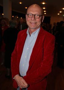 27-03-2015 SHOWBIZZ; STICHTING HULPHOND HAALT MEGA BEDRAG VAN �539.000.00 OP. Hulphond Nederland bestaat al 30 jaar. Nu was er weer een groot gala feest in Studio 21 te Hilversum. Vele prominenten waren gekomen uit zakelijk NL. Veiling meester JOB UBBENS wist met 15 kavels een mega bedrag op te halen waar HULPHOND NL weer mooie dingen mee kan gaan doen.
foto: Albert den Iseger