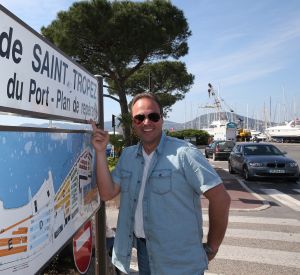 31-03-2022 SHOWBIZZ; FRANS BAUER MET FANS NAAR ZUID FRANKRIJK. Vanaf 26 maart is het feest voor 125 fans van Frans Bauer. Ze gaan met de van der Valk bus naar Zuid Frankrijk voor een gezellige reis, met Frans als reisleider.
Van 26 maart tot en met 2 April is het feest. Van Cannes tot St Tropez, van St.Aygulf tot St.Raphael. Frans wijst ze de weg. 
Van der Valk reizen zijn populair voor de fans van Frans Bauer.
Foto: Albert den Iseger