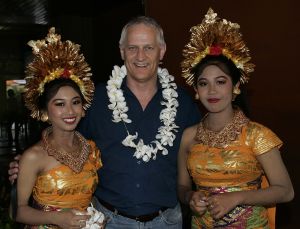11-05-2005 SHOWBIZZ; WILBERT EN ROXANE GIESKE OP HUWELIJKSREIS OP BALI.
FOTO;ALBERT DEN ISEGER.
