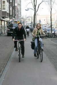 27-05-2005 SHOWBIZZ; ZWANGERE YVONNE JASPERS EN PIETER BEUKERING FIETSEN HEERLIJK DOOR  AMSTERDAM.Morgen is voor hun de grote dag,morgen gaan ze trouwen in Friesland.
FOTO; ALBERT DEN ISEGER