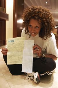 19-05-2005 SHOWBIZZ; GLENNIS GRACE IN KIEV VOOR ESC 2005. Glennis haalde helaas de finale in Kiev niet, ondanks alle moeite van het hele team keerde zij voortijdig terug naar huis.
Foto: Albert den Iseger.