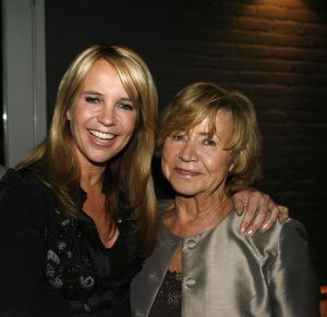 25-04-2006 SHOWBIZZ; GOOISCHE VROUWEN PRESENTEREN DVD IN HILVERSUM. Linde de Mol  Annet Malherbe  Susan Visser en de rest van de crew waren aanwezig om de dvd te presenteren aan de vele gasten.
foto: Albert den Iseger
