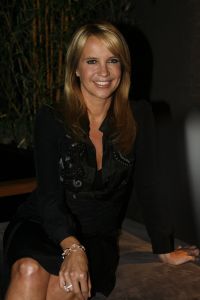 25-04-2006 SHOWBIZZ; GOOISCHE VROUWEN PRESENTEREN DVD IN HILVERSUM. Linde de Mol  Annet Malherbe  Susan Visser en de rest van de crew waren aanwezig om de dvd te presenteren aan de vele gasten.
foto: Albert den Iseger