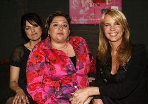 25-04-2006 SHOWBIZZ; GOOISCHE VROUWEN PRESENTEREN DVD IN HILVERSUM. Linde de Mol  Annet Malherbe  Susan Visser en de rest van de crew waren aanwezig om de dvd te presenteren aan de vele gasten.
foto: Albert den Iseger