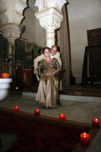 06-05-2006 SHOWBIZZ; RONALD KOLK GEEFT WAANZINNIGE MODE SHOW IN MARRAKECH MAROCCO. De kleine man geeft grote modeshow in Marrakech Marocco. 250 gasten genoten van een avond vol met mode,eten,drinken en gezelligheid In het Palais Mehdi een 5 sterren lokatie even buiten Marrakech.
foto: Albert den Iseger. 