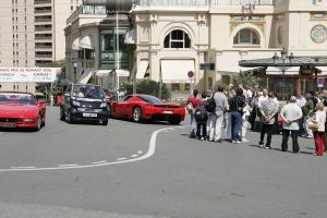 
Beschrijving foto:
08-05-2006 SHOWBIZZ; TREBLE GAAT VOOR DE HOOGSTE TREDE IN ATHENE. Ze zullen niet zwichten voor het grote geld alles is bij hun back to the basic.Geen Ferrari of Porsche,geen grote huizen en glamour feesten, maar eenvoudig lekker muziek maken en we zullen geen gebruik maken van Haute Couture of special make up, zij Caroline in Monaco. De bookies in Engeland verwachten helemaal niets van Treble, op het moment staan ze helemaal onder aan de lijst en bij inzet van 1 pond krijgt u bij overwinning van Treble van het ESC maar liefst 100 pond uitgekeerd. De 3 spontane meiden blijven er echter heel nuchter over en gaan gewoon hun ding doen in Athene. 
foto: Albert den Iseger