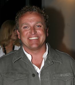 25-04-2006 SHOWBIZZ; GOOISCHE VROUWEN PRESENTEREN DVD IN HILVERSUM. Linde de Mol  Annet Malherbe  Susan Visser en de rest van de crew waren aanwezig om de dvd te presenteren aan de vele gasten.
foto: Albert den Iseger