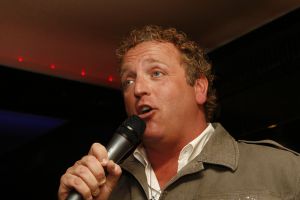 25-04-2006 SHOWBIZZ; GOOISCHE VROUWEN PRESENTEREN DVD IN HILVERSUM. Linde de Mol  Annet Malherbe  Susan Visser en de rest van de crew waren aanwezig om de dvd te presenteren aan de vele gasten.
foto: Albert den Iseger