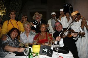 06-05-2006 SHOWBIZZ; RONALD KOLK GEEFT WAANZINNIGE MODE SHOW IN MARRAKECH MAROCCO. De kleine man geeft grote modeshow in Marrakech Marocco. 250 gasten genoten van een avond vol met mode,eten,drinken en gezelligheid In het Palais Mehdi een 5 sterren lokatie even buiten Marrakech.
foto: Albert den Iseger. 