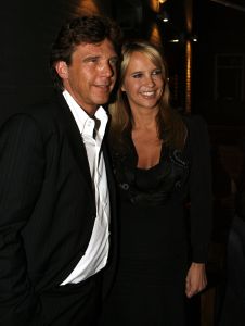 25-04-2006 SHOWBIZZ; GOOISCHE VROUWEN PRESENTEREN DVD IN HILVERSUM. Linde de Mol  Annet Malherbe  Susan Visser en de rest van de crew waren aanwezig om de dvd te presenteren aan de vele gasten.
foto: Albert den Iseger