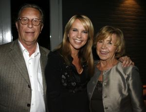 25-04-2006 SHOWBIZZ; GOOISCHE VROUWEN PRESENTEREN DVD IN HILVERSUM. Linde de Mol  Annet Malherbe  Susan Visser en de rest van de crew waren aanwezig om de dvd te presenteren aan de vele gasten.
foto: Albert den Iseger