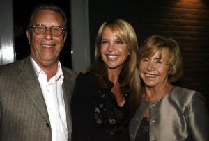 25-04-2006 SHOWBIZZ; GOOISCHE VROUWEN PRESENTEREN DVD IN HILVERSUM. Linde de Mol  Annet Malherbe  Susan Visser en de rest van de crew waren aanwezig om de dvd te presenteren aan de vele gasten.
foto: Albert den Iseger