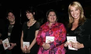 25-04-2006 SHOWBIZZ; GOOISCHE VROUWEN PRESENTEREN DVD IN HILVERSUM. Linde de Mol  Annet Malherbe  Susan Visser en de rest van de crew waren aanwezig om de dvd te presenteren aan de vele gasten.
foto: Albert den Iseger