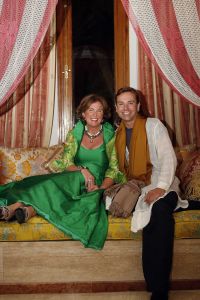 06-05-2006 SHOWBIZZ; RONALD KOLK GEEFT WAANZINNIGE MODE SHOW IN MARRAKECH MAROCCO. De kleine man geeft grote modeshow in Marrakech Marocco. 250 gasten genoten van een avond vol met mode,eten,drinken en gezelligheid In het Palais Mehdi een 5 sterren lokatie even buiten Marrakech.
foto: Albert den Iseger. 