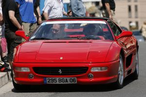 08-05-2006 SHOWBIZZ; TREBLE GAAT VOOR DE HOOGSTE TREDE IN ATHENE. Ze zullen niet zwichten voor het grote geld alles is bij hun back to the basic.Geen Ferrari of Porsche,geen grote huizen en glamour feesten, maar eenvoudig lekker muziek maken en we zullen geen gebruik maken van Haute Couture of special make up, zij Caroline in Monaco. De bookies in Engeland verwachten helemaal niets van Treble, op het moment staan ze helemaal onder aan de lijst en bij inzet van 1 pond krijgt u bij overwinning van Treble van het ESC maar liefst 100 pond uitgekeerd. De 3 spontane meiden blijven er echter heel nuchter over en gaan gewoon hun ding doen in Athene. 
foto: Albert den Iseger