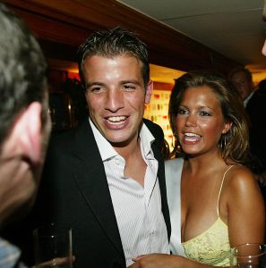 29-05-2006 SHOWBIZZ; BABY VOOR RAFAEL EN SYLVIE VAN DER VAART. Sylvie is zondagavond bevallen van een zoon. Het kind van de voormalige Tv babe en top voetballer Rafael heet Damlan Rafael.Nadat er zwangerschapsvergiftiging was geconstateerd bij de moeder is besloten de baby vervroegd te laten worden geboren. Moeder en zoon maken het goed maar moeten de komende dagen nog wel in het Beverwijkse ziekenhuis blijven. Vandaag zal Rafael zich wel melden bij het Nederlandse elfstal in Hoenderloo, om aldaar mee te trainen met zijn elfstal.Hij komt wel vandaag maar hoelaat was nog niet duidelijk aldus de persvoorlichter.
foto: Albert den Iseger.
