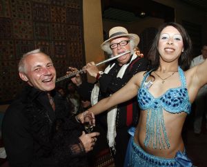 06-05-2006 SHOWBIZZ; RONALD KOLK GEEFT WAANZINNIGE MODE SHOW IN MARRAKECH MAROCCO. De kleine man geeft grote modeshow in Marrakech Marocco. 250 gasten genoten van een avond vol met mode,eten,drinken en gezelligheid In het Palais Mehdi een 5 sterren lokatie even buiten Marrakech.
foto: Albert den Iseger. 