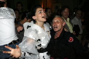 06-05-2006 SHOWBIZZ; RONALD KOLK GEEFT WAANZINNIGE MODE SHOW IN MARRAKECH MAROCCO. De kleine man geeft grote modeshow in Marrakech Marocco. 250 gasten genoten van een avond vol met mode,eten,drinken en gezelligheid In het Palais Mehdi een 5 sterren lokatie even buiten Marrakech. 
foto: Albert den Iseger.