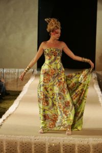 06-05-2006 SHOWBIZZ; RONALD KOLK GEEFT WAANZINNIGE MODE SHOW IN MARRAKECH MAROCCO. De kleine man geeft grote modeshow in Marrakech Marocco. 250 gasten genoten van een avond vol met mode,eten,drinken en gezelligheid In het Palais Mehdi een 5 sterren lokatie even buiten Marrakech. 
foto: Albert den Iseger.