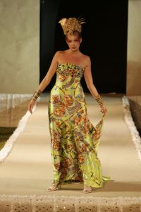 06-05-2006 SHOWBIZZ; RONALD KOLK GEEFT WAANZINNIGE MODE SHOW IN MARRAKECH MAROCCO. De kleine man geeft grote modeshow in Marrakech Marocco. 250 gasten genoten van een avond vol met mode,eten,drinken en gezelligheid In het Palais Mehdi een 5 sterren lokatie even buiten Marrakech. 
foto: Albert den Iseger.