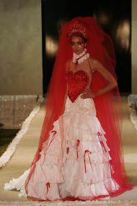 06-05-2006 SHOWBIZZ; RONALD KOLK GEEFT WAANZINNIGE MODE SHOW IN MARRAKECH MAROCCO. De kleine man geeft grote modeshow in Marrakech Marocco. 250 gasten genoten van een avond vol met mode,eten,drinken en gezelligheid In het Palais Mehdi een 5 sterren lokatie even buiten Marrakech. 
foto: Albert den Iseger.