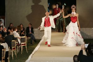 06-05-2006 SHOWBIZZ; RONALD KOLK GEEFT WAANZINNIGE MODE SHOW IN MARRAKECH MAROCCO. De kleine man geeft grote modeshow in Marrakech Marocco. 250 gasten genoten van een avond vol met mode,eten,drinken en gezelligheid In het Palais Mehdi een 5 sterren lokatie even buiten Marrakech. 
foto: Albert den Iseger.