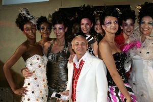 06-05-2006 SHOWBIZZ; RONALD KOLK GEEFT WAANZINNIGE MODE SHOW IN MARRAKECH MAROCCO. De kleine man geeft grote modeshow in Marrakech Marocco. 250 gasten genoten van een avond vol met mode,eten,drinken en gezelligheid In het Palais Mehdi een 5 sterren lokatie even buiten Marrakech. 
foto: Albert den Iseger.