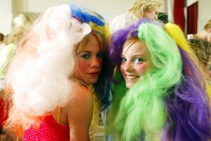 4-12-2002 SHOWBIZZ; KAPPERSSHOW IN PANAMA TE AMSTERDAM. Een vervelende kappersshow in huize Panama te Amsterdam.Onder vakkundig oog van Rob Peetoom werden de meest bizarre show en theater kapsels gemaakt.
foto: Albert den Iseger