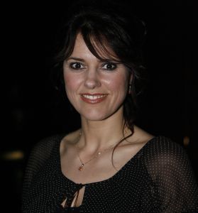 25-04-2006 SHOWBIZZ; GOOISCHE VROUWEN PRESENTEREN DVD IN HILVERSUM. Linde de Mol  Annet Malherbe  Susan Visser en de rest van de crew waren aanwezig om de dvd te presenteren aan de vele gasten.
foto: Albert den Iseger