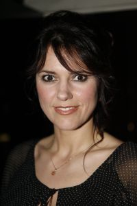 25-04-2006 SHOWBIZZ; GOOISCHE VROUWEN PRESENTEREN DVD IN HILVERSUM. Linde de Mol  Annet Malherbe  Susan Visser en de rest van de crew waren aanwezig om de dvd te presenteren aan de vele gasten.
foto: Albert den Iseger