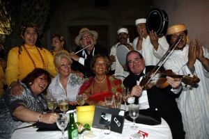 06-05-2006 SHOWBIZZ; RONALD KOLK GEEFT WAANZINNIGE MODE SHOW IN MARRAKECH MAROCCO. De kleine man geeft grote modeshow in Marrakech Marocco. 250 gasten genoten van een avond vol met mode,eten,drinken en gezelligheid In het Palais Mehdi een 5 sterren lokatie even buiten Marrakech. 
foto: Albert den Iseger.