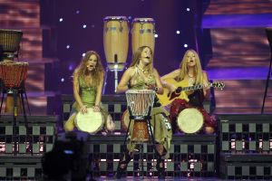 18-05-2006 SHOWBIZZ; FEEL THE RHYTHM VAN TREBLE IN ATHENE. Vanavond is het erop of eronder voor Treble. In alle repetities klonk het als een klok en gezien de concurrenten verwacht iedereen hier dat ze de finale gaan halen.
foto: Albert den Iseger.