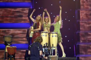 18-05-2006 SHOWBIZZ; FEEL THE RHYTHM VAN TREBLE IN ATHENE. Vanavond is het erop of eronder voor Treble. In alle repetities klonk het als een klok en gezien de concurrenten verwacht iedereen hier dat ze de finale gaan halen.
foto: Albert den Iseger.