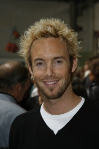 24-05-2007 SHOWBIZZ: MATTHIJS VAN NIEUWKERK HEEFT OOK EIGEN BLAD MET DE NAAM MATTHIJS. De Don Juan van Hilversum is hotter dan hot en daarom vondt Linda de Mol de tijd meer dan rijp om een eigen blad te maken van de omroep playboy Matthijs van Nieuwkerk.Volgens de vele media draagt hij straks ook de Televisierring 2007. Met veel succes presenteerde Matthijs het afgelopen seizoen Vara DE WERELD DRAAIT DOOR een tv programma dat de TELVISIER RING 2007 nauwelijks kan ontgaan.We zullen het waarschijnlijk gaan meemaken.
foto: Albert den Iseger.