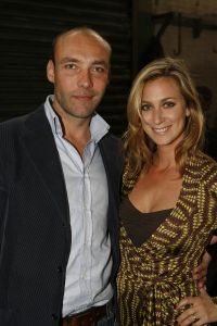 24-05-2007 SHOWBIZZ: MATTHIJS VAN NIEUWKERK HEEFT OOK EIGEN BLAD MET DE NAAM MATTHIJS. De Don Juan van Hilversum is hotter dan hot en daarom vondt Linda de Mol de tijd meer dan rijp om een eigen blad te maken van de omroep playboy Matthijs van Nieuwkerk.Volgens de vele media draagt hij straks ook de Televisierring 2007. Met veel succes presenteerde Matthijs het afgelopen seizoen Vara DE WERELD DRAAIT DOOR een tv programma dat de TELVISIER RING 2007 nauwelijks kan ontgaan.We zullen het waarschijnlijk gaan meemaken.
foto: Albert den Iseger.
