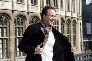 21-03-2007 SHOWBIZZ; FRANS BAUER 23 ECHTE KILO-S AFGEVALLEN EN IS EEN ANDER MENS GEWORDEN.Frans is via het Sonja Bakker dieet en veel te trainen en te sporten 23 kilo kwijt.Hij voelt zich herboren en verkeerd in een top conditie. Weekblad Prive ging met Frans en Mariska en paar dagen op stap en maakte de mooiste foto reportage. Het echte verhaal van Frans en Mariska en mooste foto-s morgen in uw Weekblad Prive.