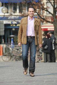 21-03-2007 SHOWBIZZ; FRANS BAUER 23 ECHTE KILO-S AFGEVALLEN EN IS EEN ANDER MENS GEWORDEN.Frans is via het Sonja Bakker dieet en veel te trainen en te sporten 23 kilo kwijt.Hij voelt zich herboren en verkeerd in een top conditie. Weekblad Prive ging met Frans en Mariska en paar dagen op stap en maakte de mooiste foto reportage. Het echte verhaal van Frans en Mariska en mooste foto-s morgen in uw Weekblad Prive.