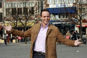 21-03-2007 SHOWBIZZ; FRANS BAUER 23 ECHTE KILO-S AFGEVALLEN EN IS EEN ANDER MENS GEWORDEN.Frans is via het Sonja Bakker dieet en veel te trainen en te sporten 23 kilo kwijt.Hij voelt zich herboren en verkeerd in een top conditie. Weekblad Prive ging met Frans en Mariska en paar dagen op stap en maakte de mooiste foto reportage. Het echte verhaal van Frans en Mariska en mooste foto-s morgen in uw Weekblad Prive.