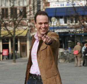 21-03-2007 SHOWBIZZ; FRANS BAUER 23 ECHTE KILO-S AFGEVALLEN EN IS EEN ANDER MENS GEWORDEN.Frans is via het Sonja Bakker dieet en veel te trainen en te sporten 23 kilo kwijt.Hij voelt zich herboren en verkeerd in een top conditie. Weekblad Prive ging met Frans en Mariska en paar dagen op stap en maakte de mooiste foto reportage. Het echte verhaal van Frans en Mariska en mooste foto-s morgen in uw Weekblad Prive.
